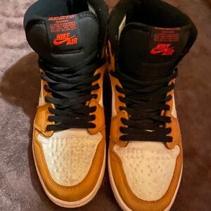 Nike Jordan 1 High Element Light Curry